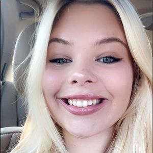 Meet your Posher, Mia